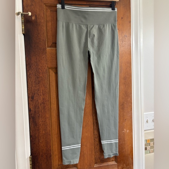 Gymshark Contrast Seamless Leggings - Picture 7 of 9